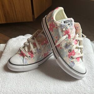 Brand New Floral Kids’ Converse Sneakers - Pink and White No Tie